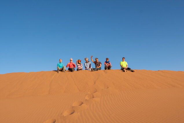 Sahara-Trekking: Steinwüste und Dünen
